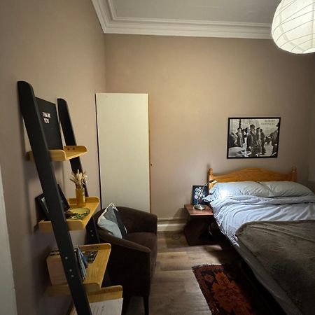 Central Room In Historic Tenement Shared Apartment Near Old Town Edimburgo Exterior foto